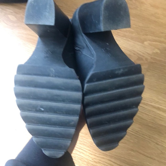 Gwen Stefani black boots. Sexy! - Picture 5 of 5